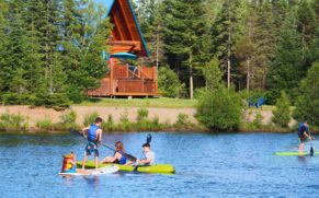 kayak-au-chalet-en-bois-rond-portneuf-quebec-le-mag