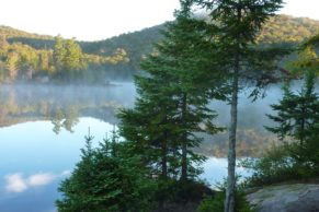 vue-lac-refuges-perches-mont-tremblant-quebec-le-mag