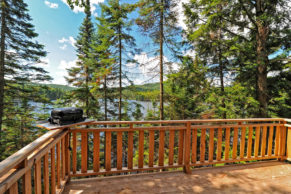 terrasse-ete-vue-refuges-perches-mont-tremblant-quebec-le-mag