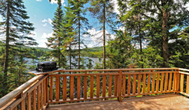terrasse-ete-vue-refuges-perches-mont-tremblant-quebec-le-mag