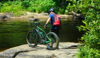 d-tour-mont-tremblant-velo-electrique-ete-quebec-le-mag