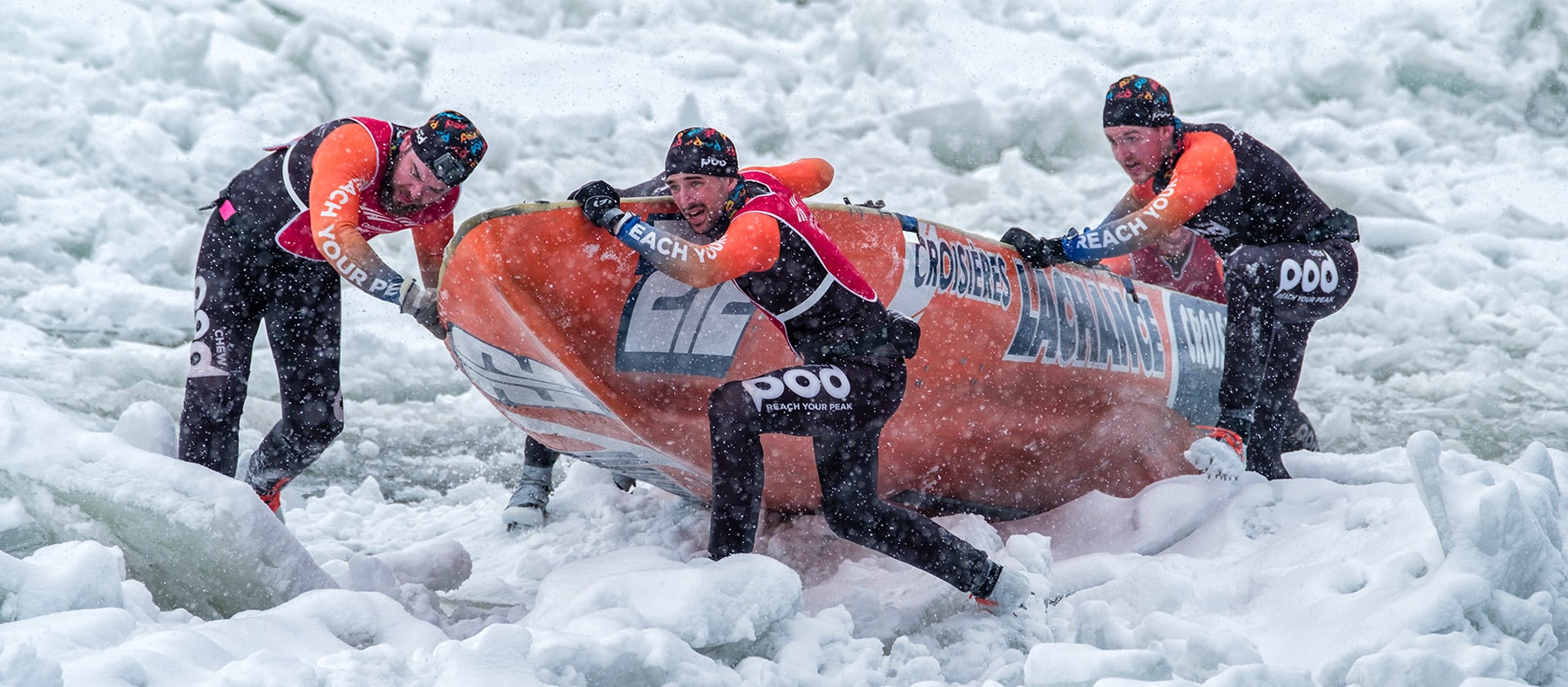 carnaval-de-quebec-course-de-canot-sur-glace-quebec-le-mag