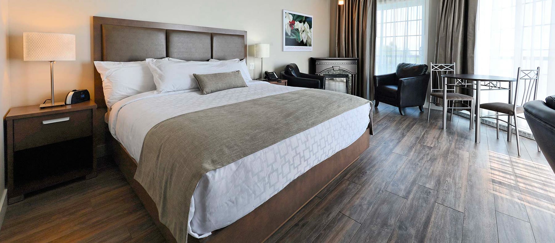 chambre-double-le-petit-manoir-du-casino-charlevoix-quebec-le-mag