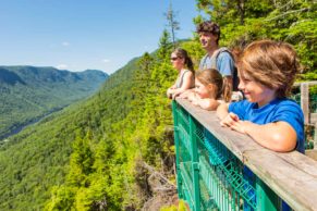 enfant-parc-de-la-jacques-cartier-sepaq-ete-quebec-le-mag