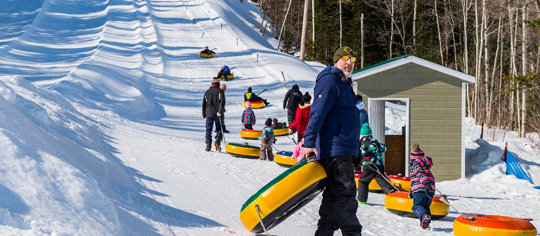 glissade-sur-tube-club-tobo-ski-lac-saint-jean-quebec-le-mag