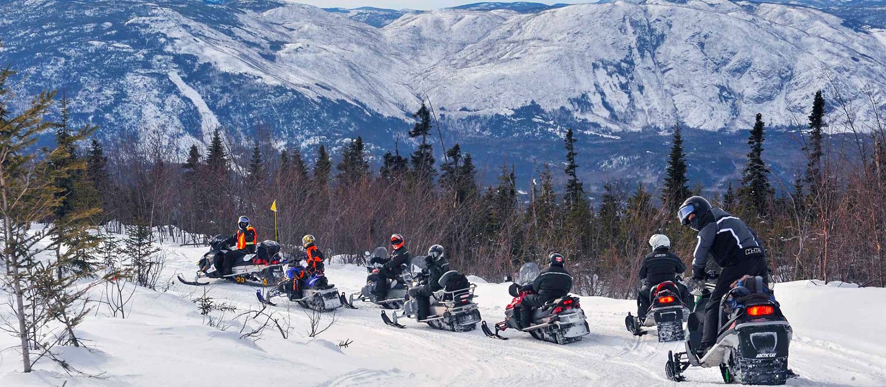 motoneige-chalet-spa-canada-hiver-quebec-le-mag