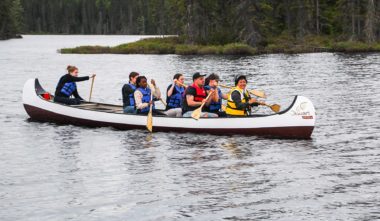 okwari-aventure-rabaska-activites-ete-saguenay-lac-saint-jean-quebec-le-mag