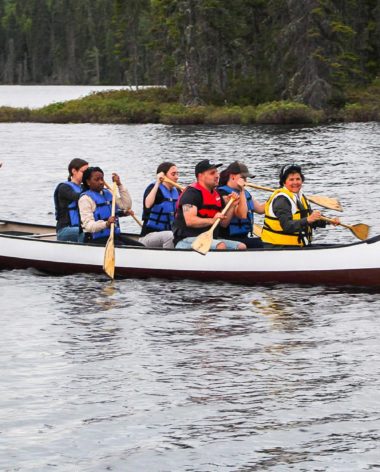 okwari-aventure-rabaska-activites-ete-saguenay-lac-saint-jean-quebec-le-mag