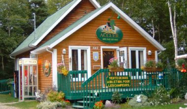 accueil-domaine-des-dunes-camping-chalet-tadoussac-quebec-le-mag
