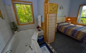 chalet-salle-de-bain-domaine-des-dunes-tadoussac-quebec-le-mag