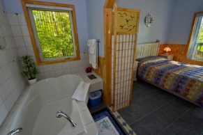 chalet-salle-de-bain-domaine-des-dunes-tadoussac-quebec-le-mag