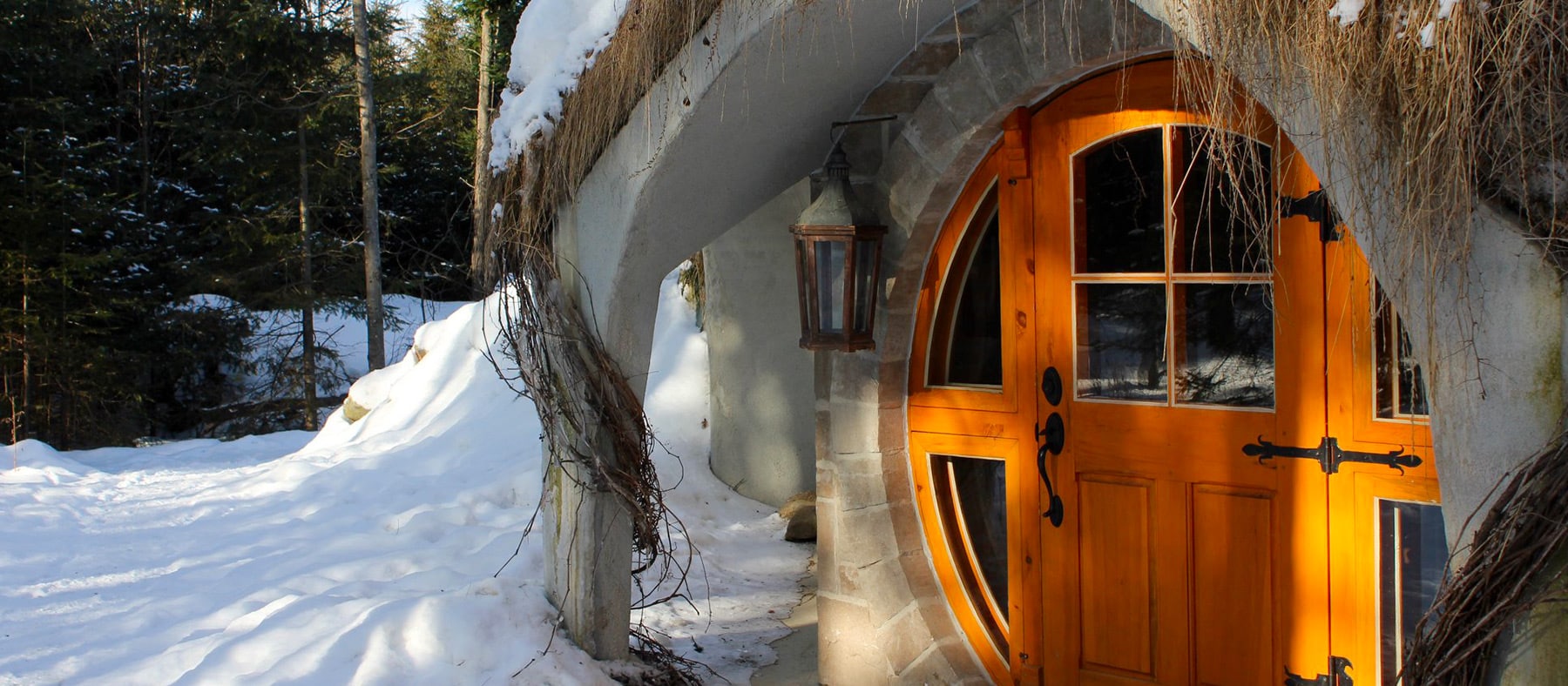 entre-cime-et-racine-maison-hobbit-hiver-quebec-le-mag