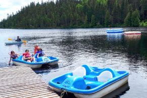 ete-enfant-lac-pourvoirie-du-lac-des-baies-quebec-le-mag