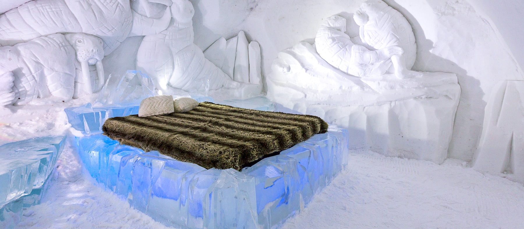 hotel-de-glace-quebec-hebergement-insolite-hiver-quebec-le-mag