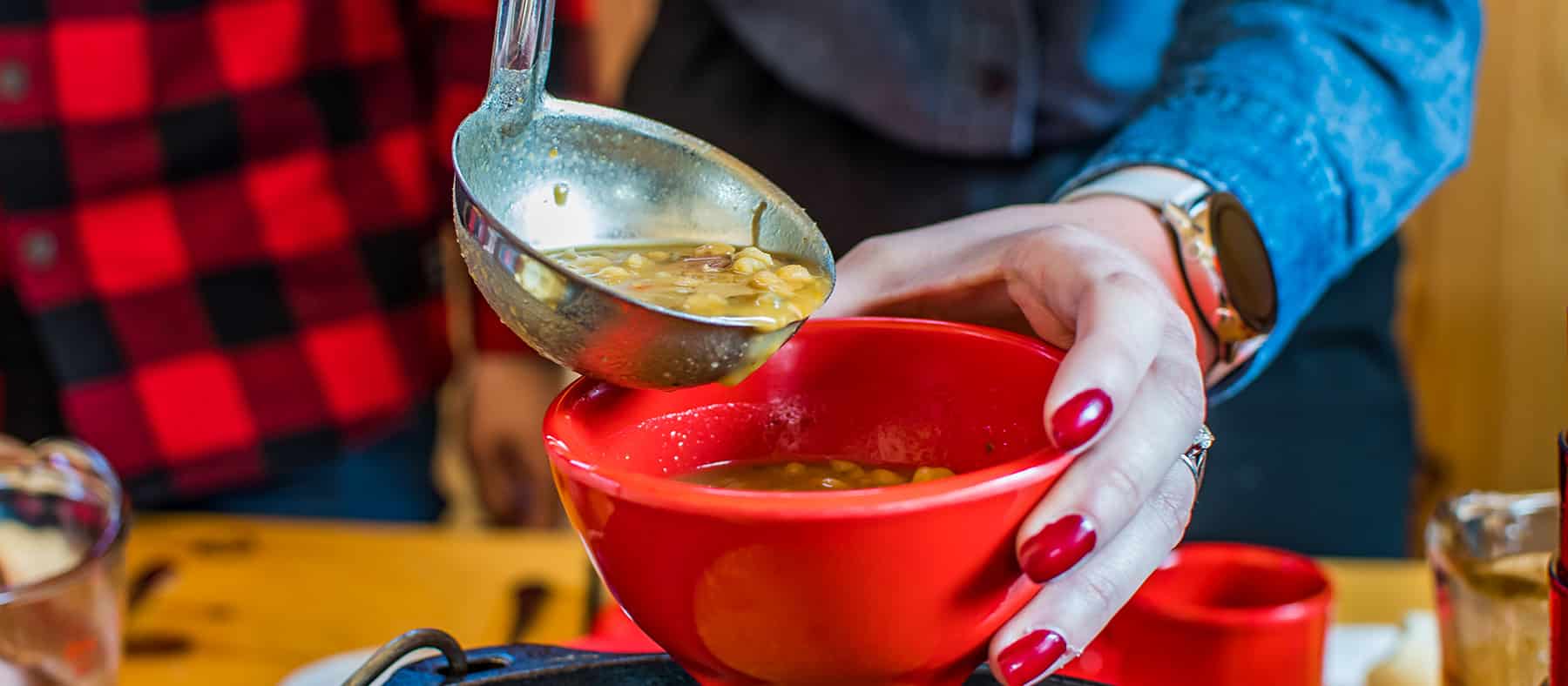 soupe-aux-pois-sucrerie-du-domaine-cabane-a-sucre-quebec-le-mag