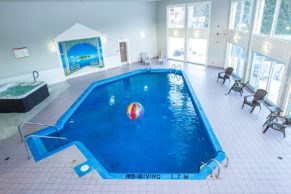 hotel-vacances-tremblant-laurentides-piscine-centre-aquatique-quebec-le-mag