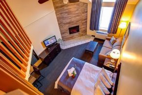 hotel-vacances-tremblant-laurentides-vue-haut-mezzanine-quebec-le-mag