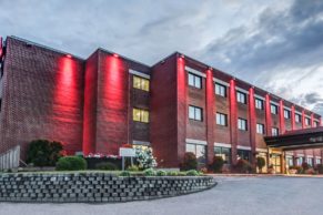 Hotel Chateau Roberval au Saguenay Lac Saint-Jean : vue de l'extérieur