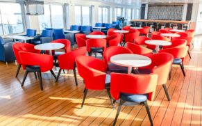 Le bistrot du N/M Bella Desgagnés : tout confort pour votre croisière sur le Saint-Laurent avec Relais Nordik