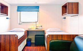 Cabine supérieure double du N/M Bella Desgagnés : tout confort pour votre croisière en Côte-Nord sur le Saint-Laurent avec Relais Nordik