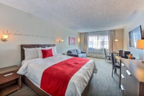 chambre-double-hotel-chateau-roberval-saguenay-lac-saint-jean-quebec-le-mag