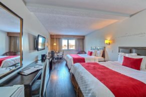 chambre-double-queen-hotel-chateau-roberval-saguenay-lac-saint-jean-quebec-le-mag