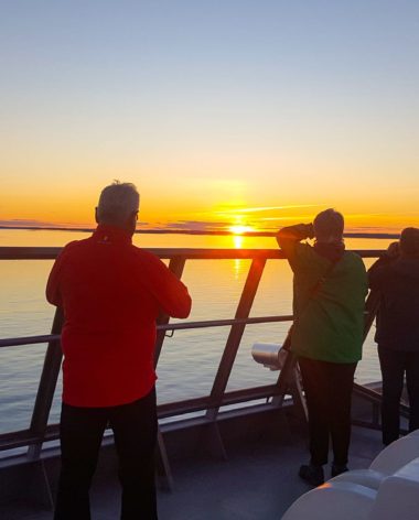 Coucher de soleil depuis le pont du N/M Bella Desgagnés - Croisière sur le Saint-Laurent avec Relais Nordik - crédit photo Cindy Nadeau