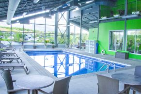 piscine-chauffee-selectotel-amqui-quebec-le-mag