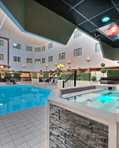 piscine-hotel-chateau-roberval-saguenay-lac-saint-jean-quebec-le-mag