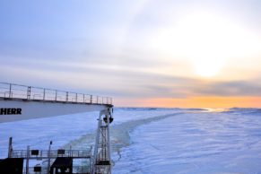 relais-nordik-cote-nord-hiver-coucher-de-soleil-harrington-quebec-le-mag