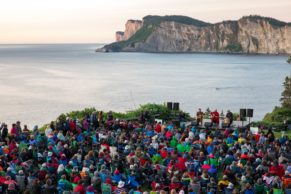 vue-aerienne-festival-du-bout-du-monde-gaspesie-quebec-le-mag