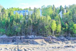 vue-auberge-de-la-riviere-saguenay-chalet-quebec-le-mag