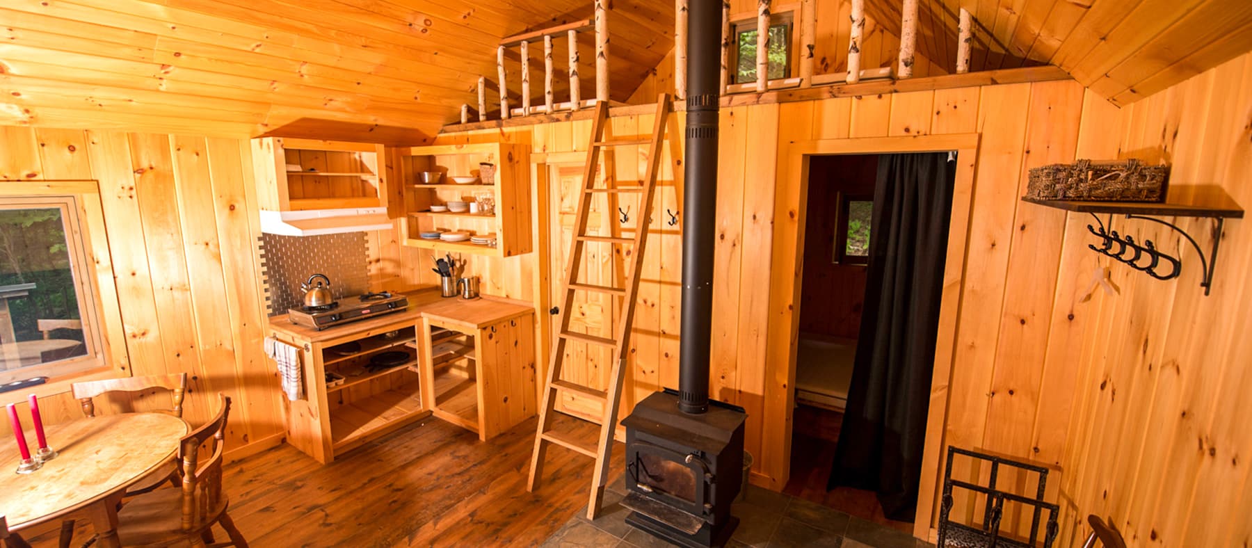 chalet-interieur-les-coteaux-missiquoi-cantons-de-lest-quebec-le-mag