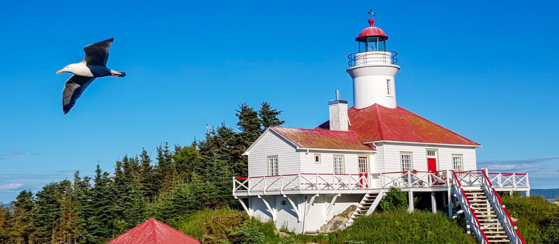 phare-ile-du-pot-a-eau-de-vie-bas-saint-laurent-six-phares-a-decouvrir-au-quebec-quebec-le-mag