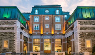 auberge-saint-antoine-facade-quebec-le-mag