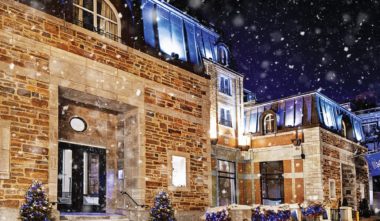 facade-hiver-auberge-saint-antoine-quebec-le-mag