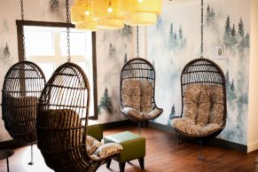 espace-lounge-bar-ax-hotel-mont-tremblant-quebec-le-mag