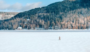 lac-hiver-ax-hotel-mont-tremblant-quebec-le-mag