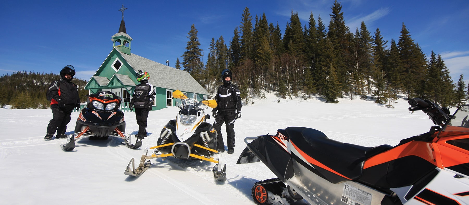 motoneige-les-joies-hiver-saguenay-lac-saint-jean-quebec-le-mag