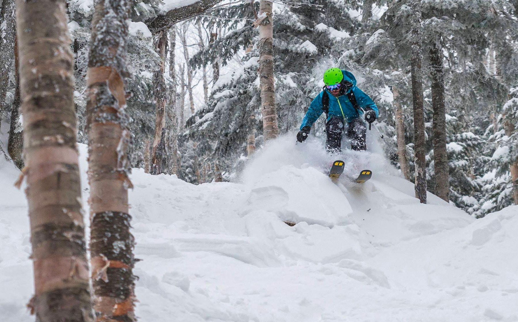 skier-dans-charlevoix-quebec-le-mag