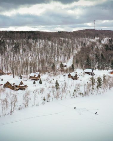 Auberge Hotel Couleurs de France, Outaouais - vue du site en hiver