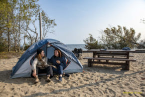 Camping en tente au Parc Nature de Pointe aux Outardes - Photo Sébastien St-Jean