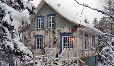 chalet-exterieur-vieux-loup-de-mer-bic-chalet-quebec-le-mag
