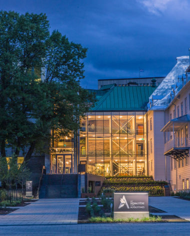Entrée de nuit du Monastère des Augustines à Québec