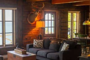 salon-chalet-vieux-loup-de-mer-bic-chalet-quebec-le-mag