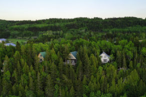 vue-aerienne-vieux-loup-de-mer-bic-chalet-quebec-le-mag