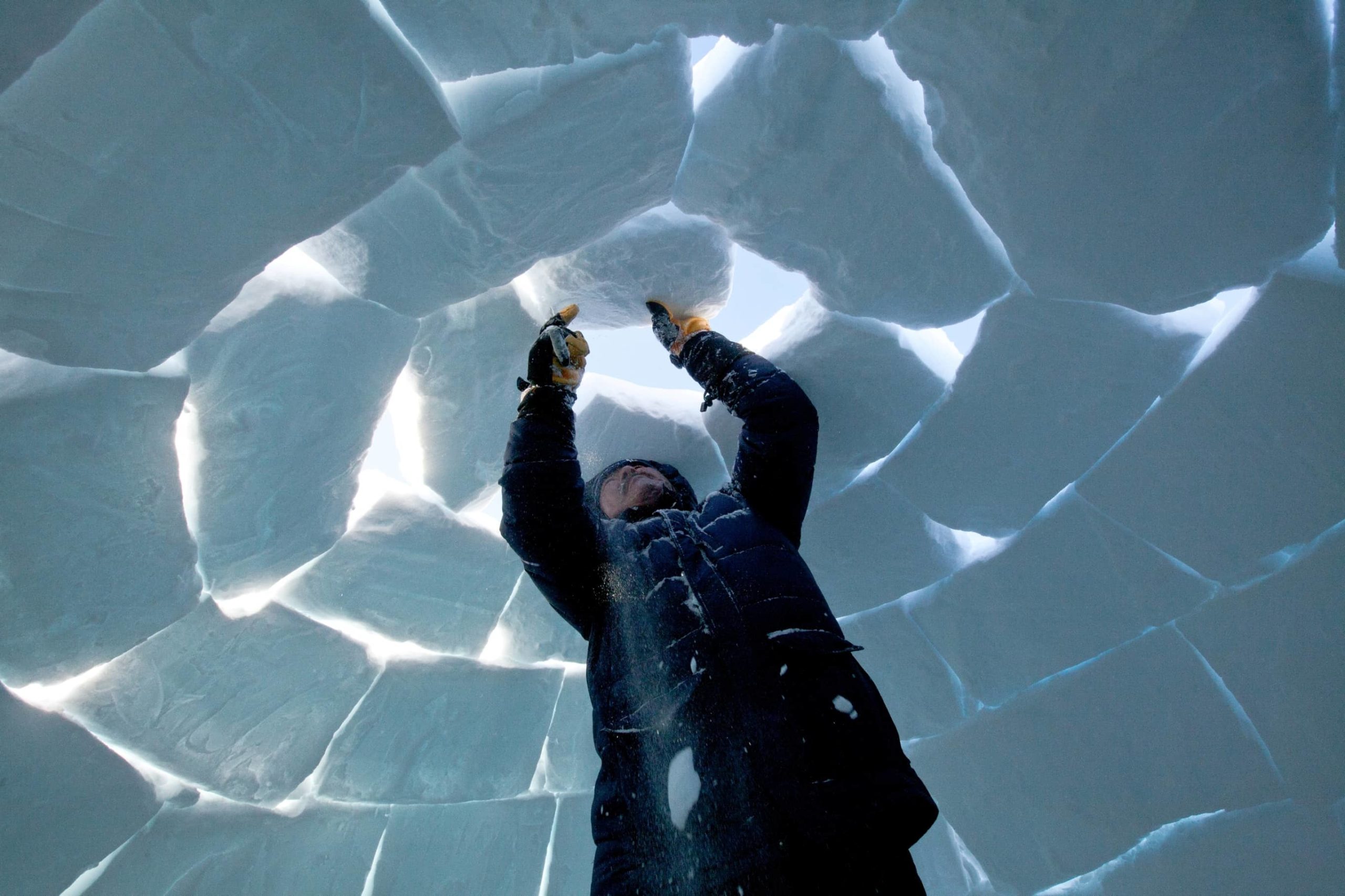 Construction d'un igloo au Nunavik ©Heiko_Wittenborn