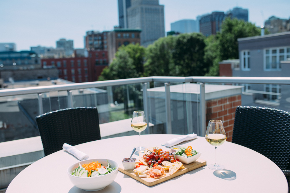Saint-Sulpice Hotel Montreal : suite avec terrasse