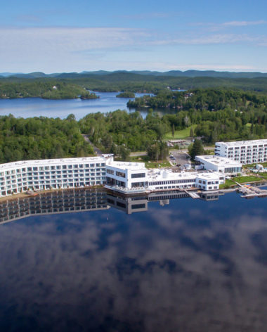 Vue aérienne de l'Estérel Resort: hôtel de luxe dans les Laurentides