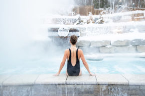 Bain extérieur en hiver - Scandinave Spa Mont-Tremblant, Vieux-Montréal, Whistler, Blue Montain
